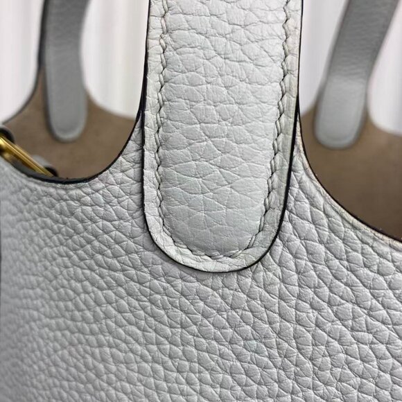 Classic Hermes Bag: A Stylish and Versatile Choice for Elegance - Picture 6 of 6